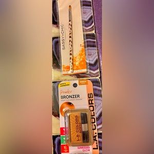 ♦️2/$15 1. Powder Bronzer with Brush (Sunkissed Glow) and 2. Precision Brush